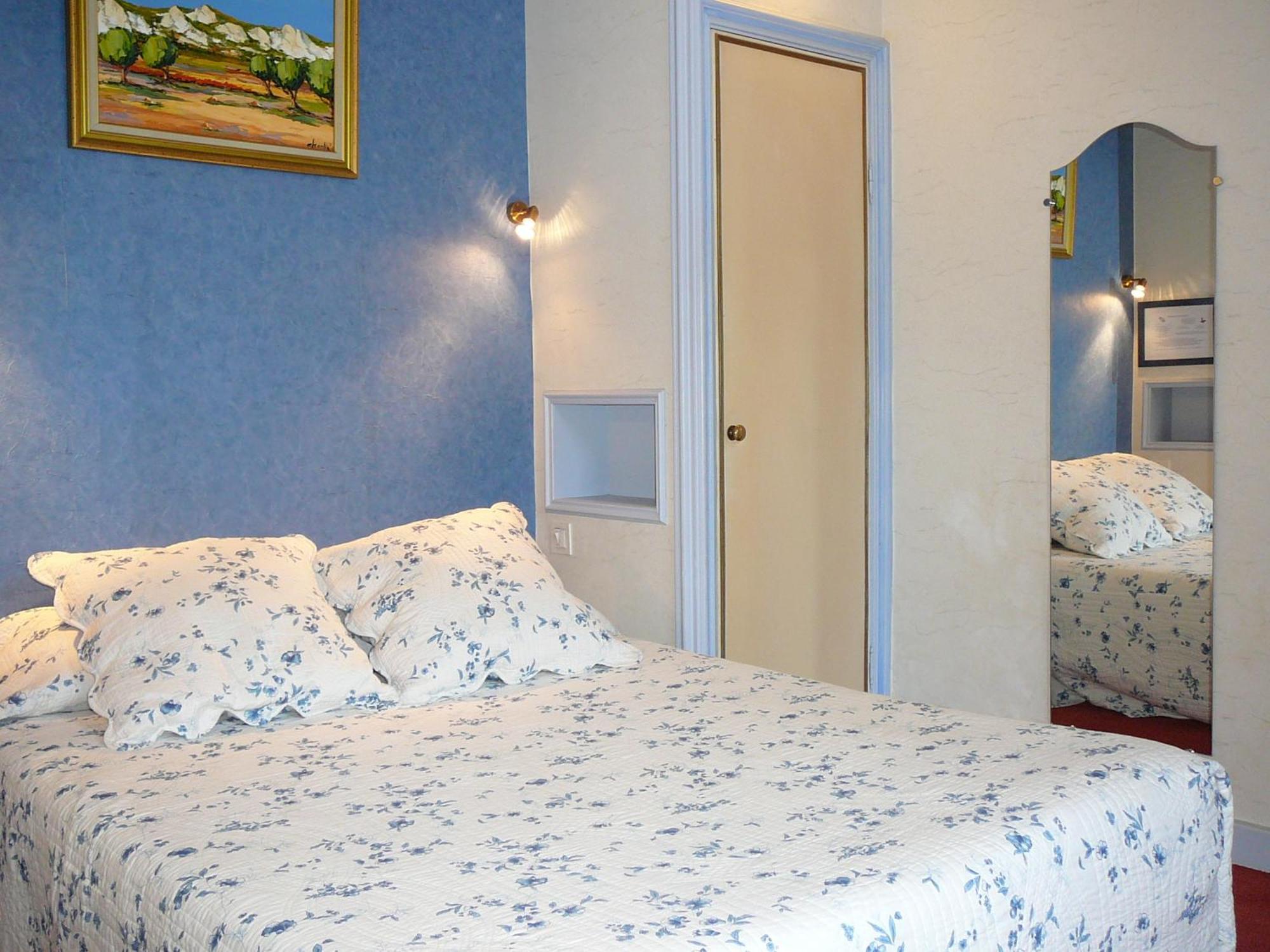 Hotel Du Fiacre 카르팡트라 객실 사진