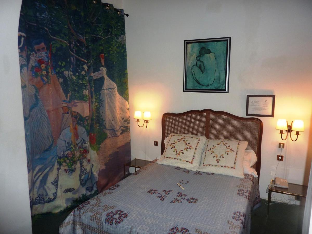Hotel Du Fiacre 카르팡트라 객실 사진