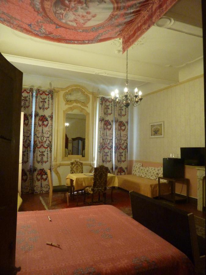 Hotel Du Fiacre 카르팡트라 객실 사진